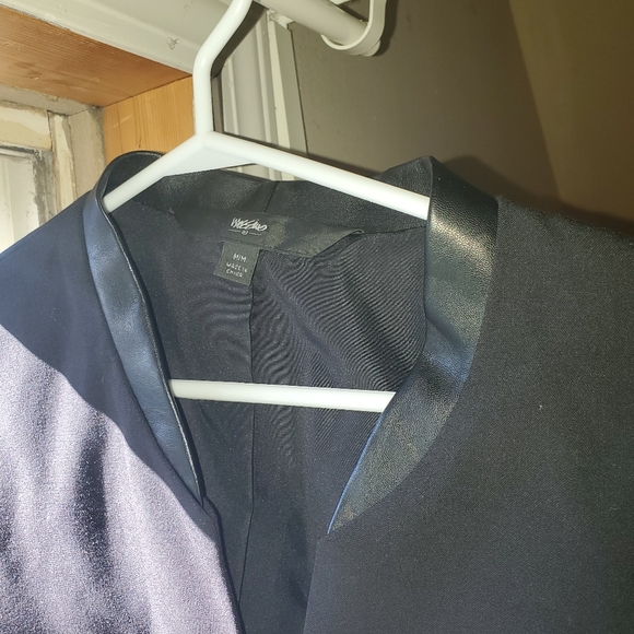 Black cute jacket that is blazer like style! - Picture 2 of 4